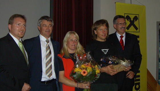 Andy und Sabine mit den Organisatoren Prok. Mag. (FH) Christian A. Frick,Leitung Regionalbank Prok. Paul Strolz, Leiter Marketing Dir. Dipl.-Kfm. Ralf Götz, Vorstand